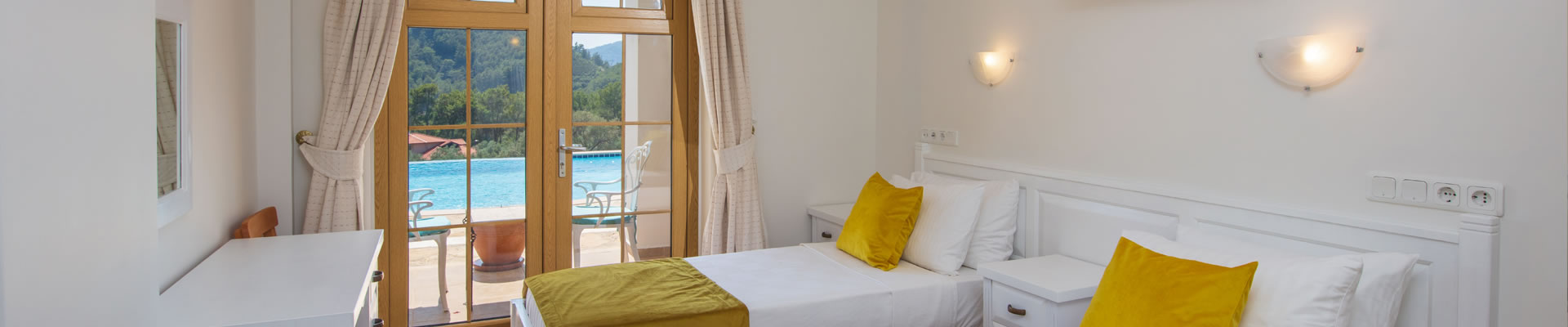 Daphne Room – Pool Floor